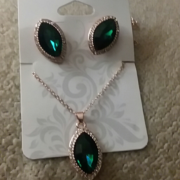 Emerald neckless/ earring set NWT - Picture 1 of 2